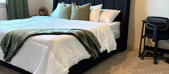 Chic 1-bedroom apartment with fitness room and AC in vibrant Houston