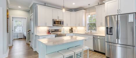 Refrigerador, microondas, parrilla de estufa y lavavajillas