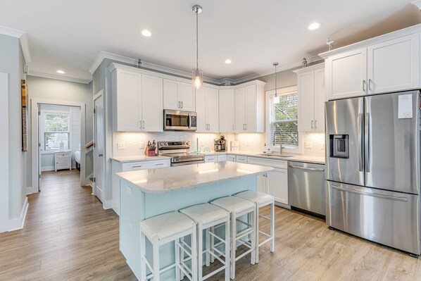 Refrigerador, microondas, parrilla de estufa y lavavajillas 