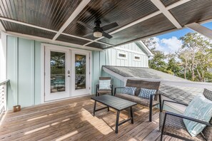 Unclassified image, 4 of 49, button