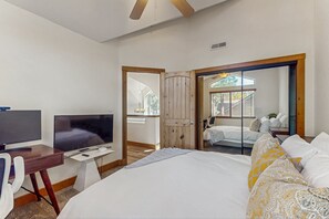 4 bedrooms, iron/ironing board, internet, bed sheets