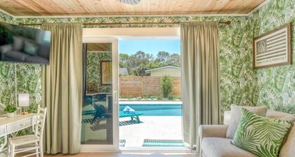 Walking distance to the Amp! Pool, Hot Tub, Tiki Bar, 1.5 Miles to Beach, $300 in Free Tickets!