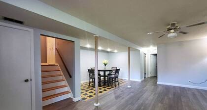 Quiet 3BR/2BA Near Mall, Shopping Centers, & I-94