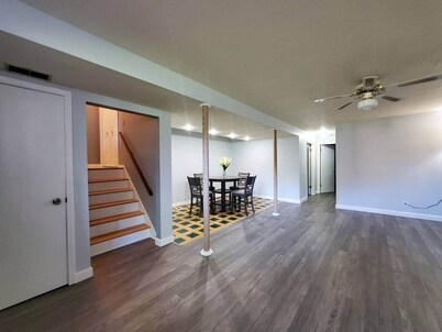 Quiet 3BR/2BA Near Mall, Shopping Centers, & I-94