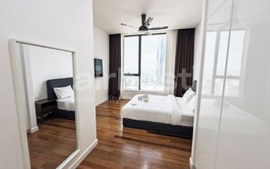 Deluxe Condo, Kitchen, City View