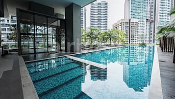 2 outdoor pools