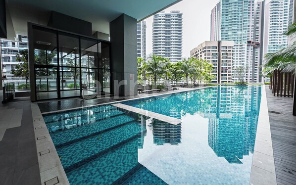 2 outdoor pools