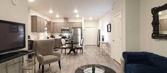 Cozy 1-bedroom apartment Top Floor Tacoma with AC