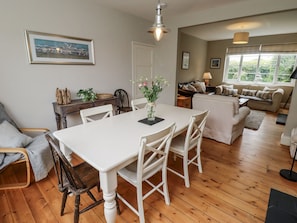 Cottage | Dining - Driftwood (Alnwick)