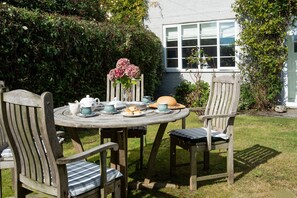 Outdoor dining - Driftwood (Alnwick)