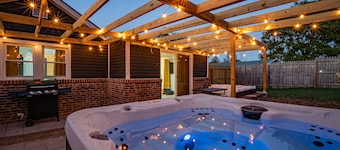 The SunHaus#HOTTUB#FirePIt#Arcade#PetFriendly#
