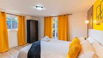 4 bedrooms, iron/ironing board, WiFi, bed sheets