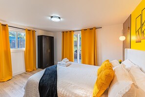 4 bedrooms, iron/ironing board, WiFi, bed sheets