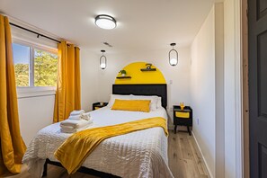 4 bedrooms, iron/ironing board, WiFi, bed sheets