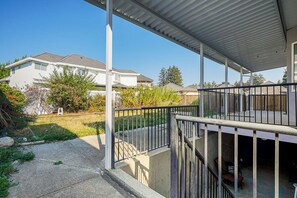 Property grounds - Modern suite with luxury finsih (Surrey)