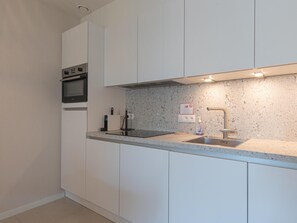 Réfrigérateur, four, plaque de cuisson, lave-vaisselle