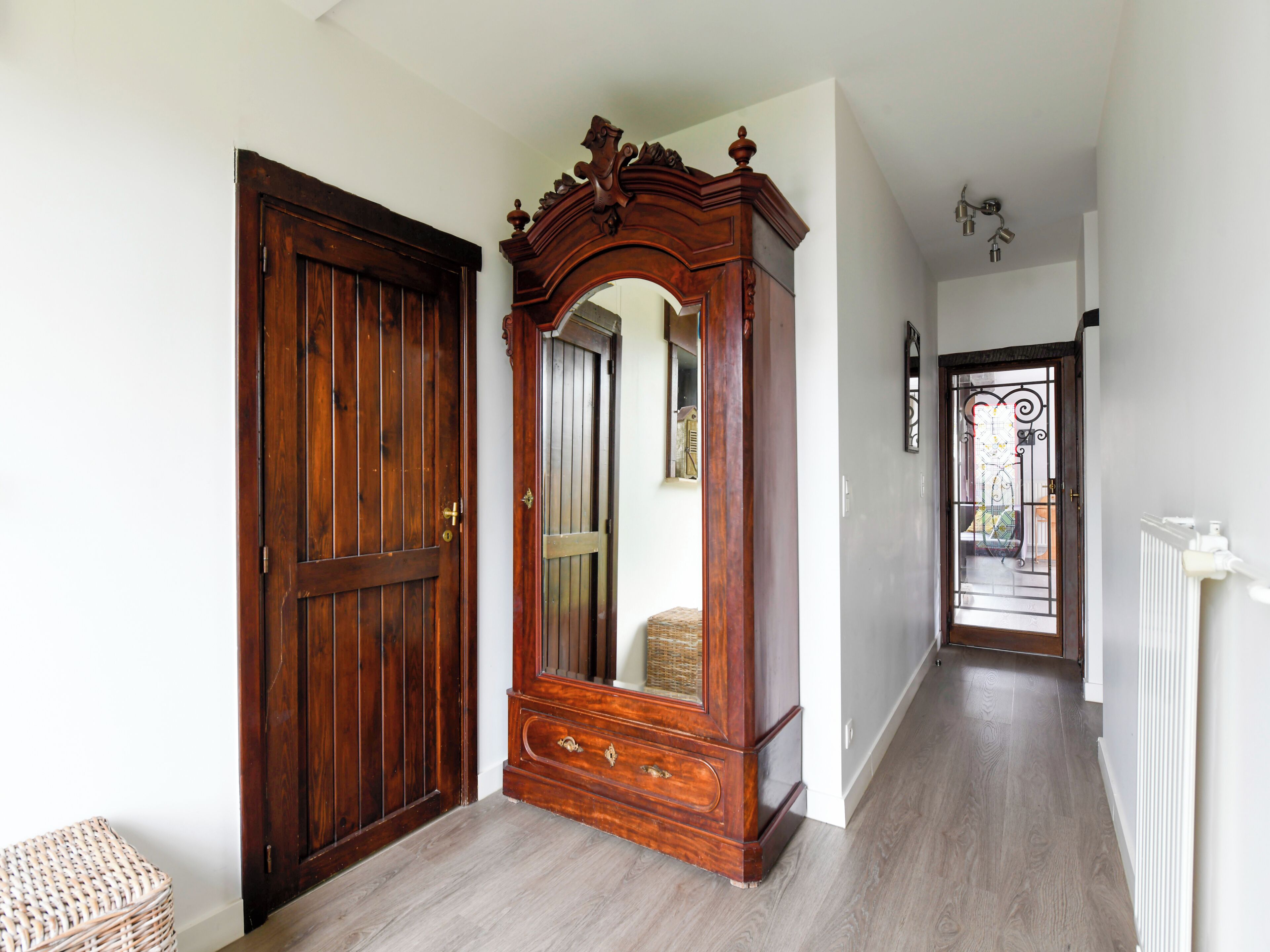 المنشأة من الداخل