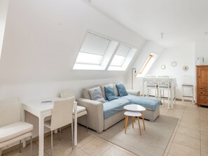 TV - Duplex flat with shared pool on estate (Nieuwpoort)