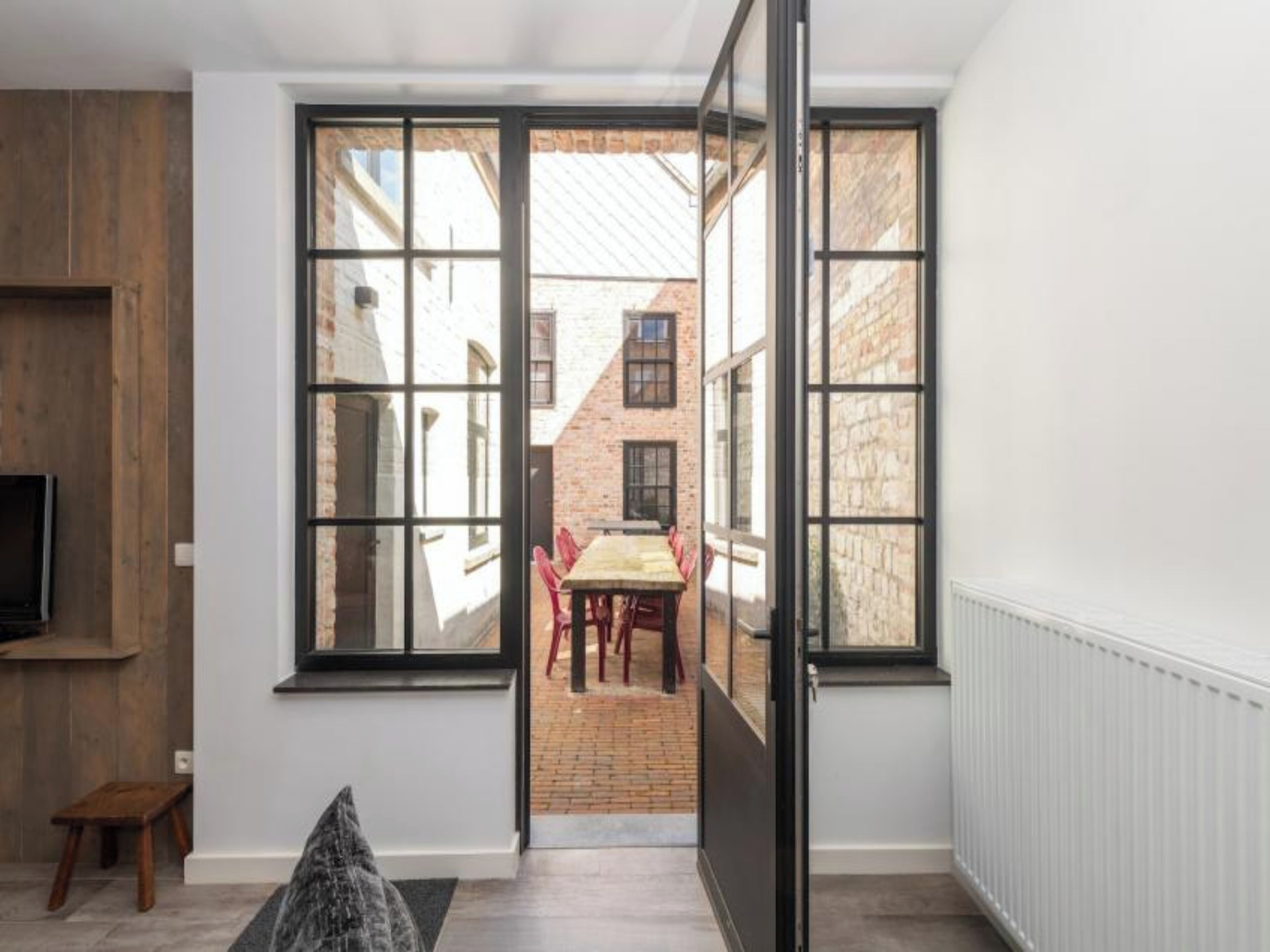 المنشأة من الداخل