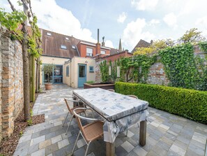 تناول الطعام بالخارج