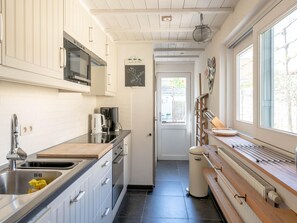 Fridge, microwave, oven, stovetop - Charming fisherman's house in the center (Nieuwpoort)