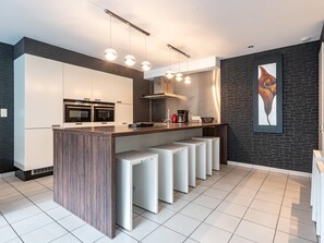 Fridge, microwave, oven, stovetop - Modern-style apartment close to the beach (Nieuwpoort-Bad)