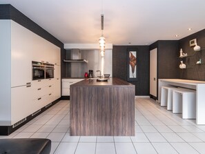 Fridge, microwave, oven, stovetop - Modern-style apartment close to the beach (Nieuwpoort-Bad)