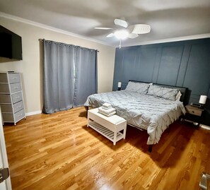 3 bedrooms, desk, iron/ironing board, travel crib