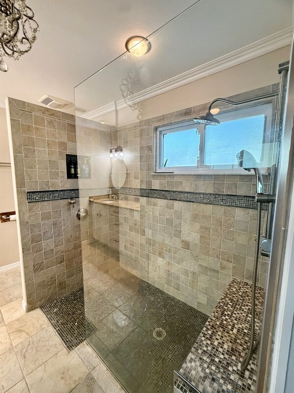 Shower, hair dryer, towels - Heated Pool, Hot Tub, Fire Pit + RV/Boat Parking (Port Charlotte)