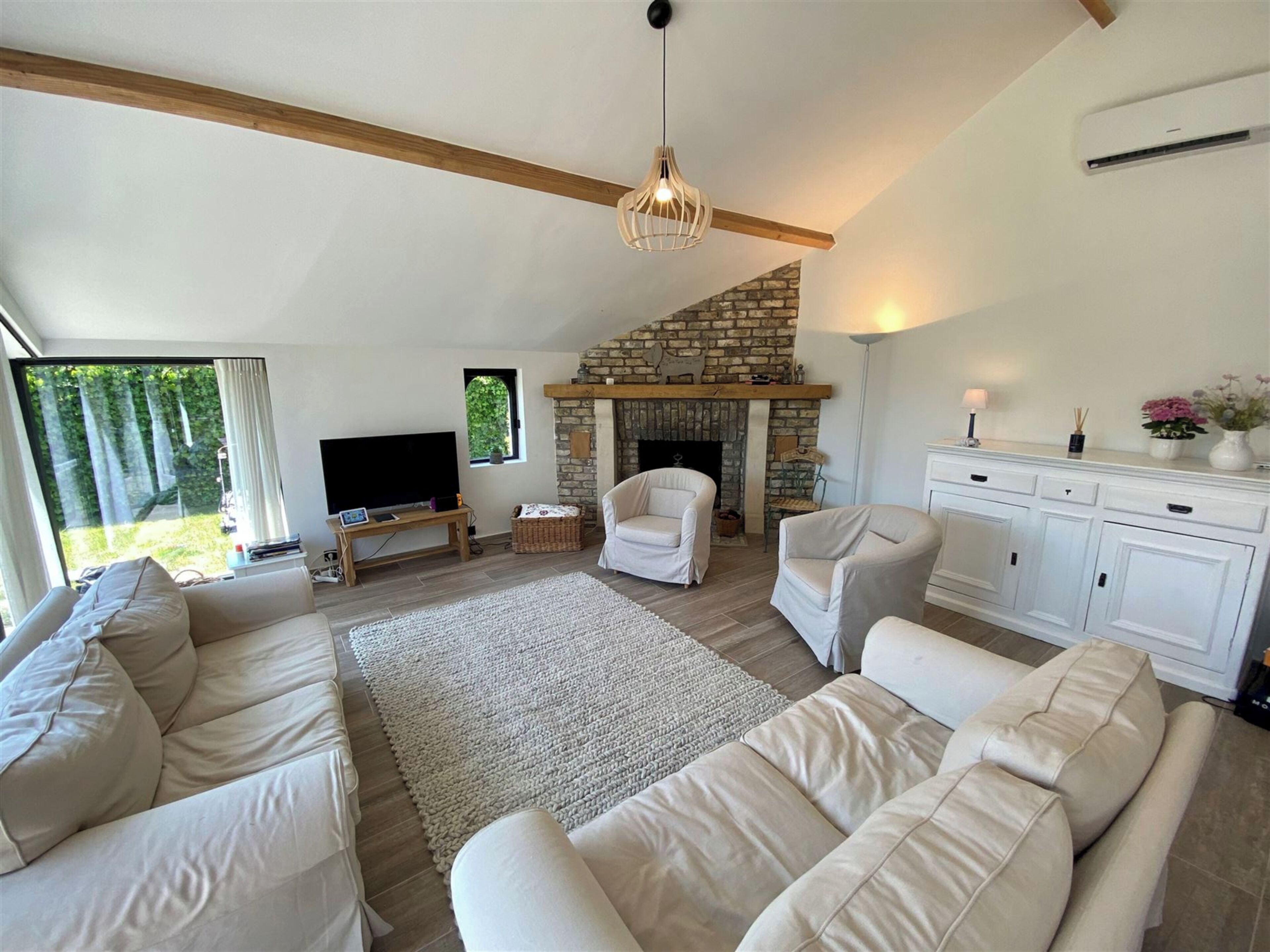 TV, fireplace, ping pong