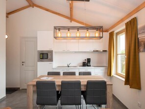 Réfrigérateur, micro-ondes, plaque de cuisson, lave-vaisselle