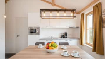 Kühlschrank, Mikrowelle, Herdplatte, Geschirrspüler