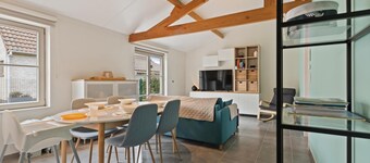 Holiday home with spacious garden near the sea