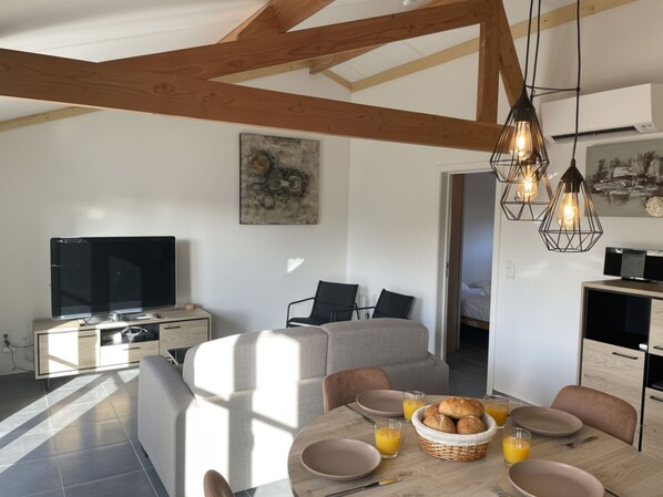 TV - Pet-friendly holiday home by the coast (Koksijde)