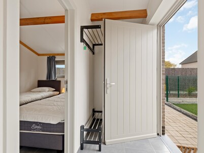 Holiday home on park, pets allowed