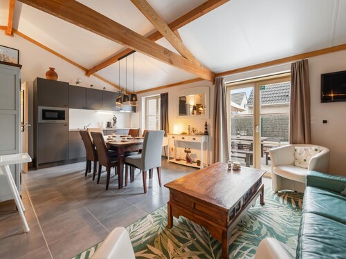 Stylishly furnished holiday home near the sea