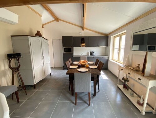 Stylishly furnished holiday home near the sea