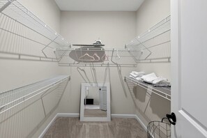 Interior - 
Lux Home - Mins to Downtown, RDU, Fenton, UNC Health, WakeMed, & The Triangle (Cary)