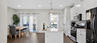 
Lux Home - Mins to Downtown, RDU, Fenton, UNC Health, WakeMed, & The Triangle