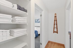 4 soverom, strykejern/-brett, wi-fi og sengetøy