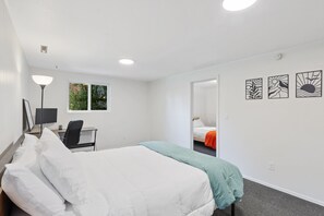 4 bedrooms, iron/ironing board, WiFi, bed sheets