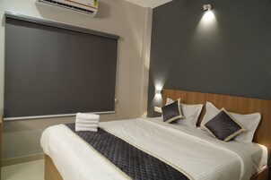 Quarto casal grand | Escrivaninha, espaço de trabalho para notebook, quartos à prova de som