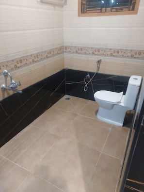 Superior Double Room, City View | Bathroom