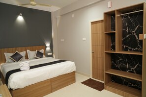 Desk, laptop workspace, iron/ironing board, free WiFi - ELEGANT RESIDENCY (Coimbatore)