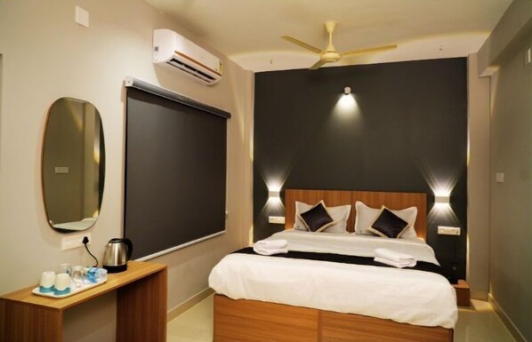 Desk, laptop workspace, iron/ironing board, free WiFi - ELEGANT RESIDENCY (Coimbatore)