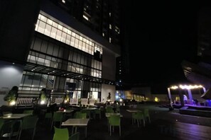 Khu ẩm thực ngoài trời