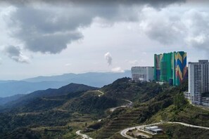 A mountainous landscape with terraced fields and a winding road. - Emerald Homes Cozy Homestay @ Genting Highlands (Genting Highlands)