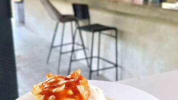 Comida y bebida