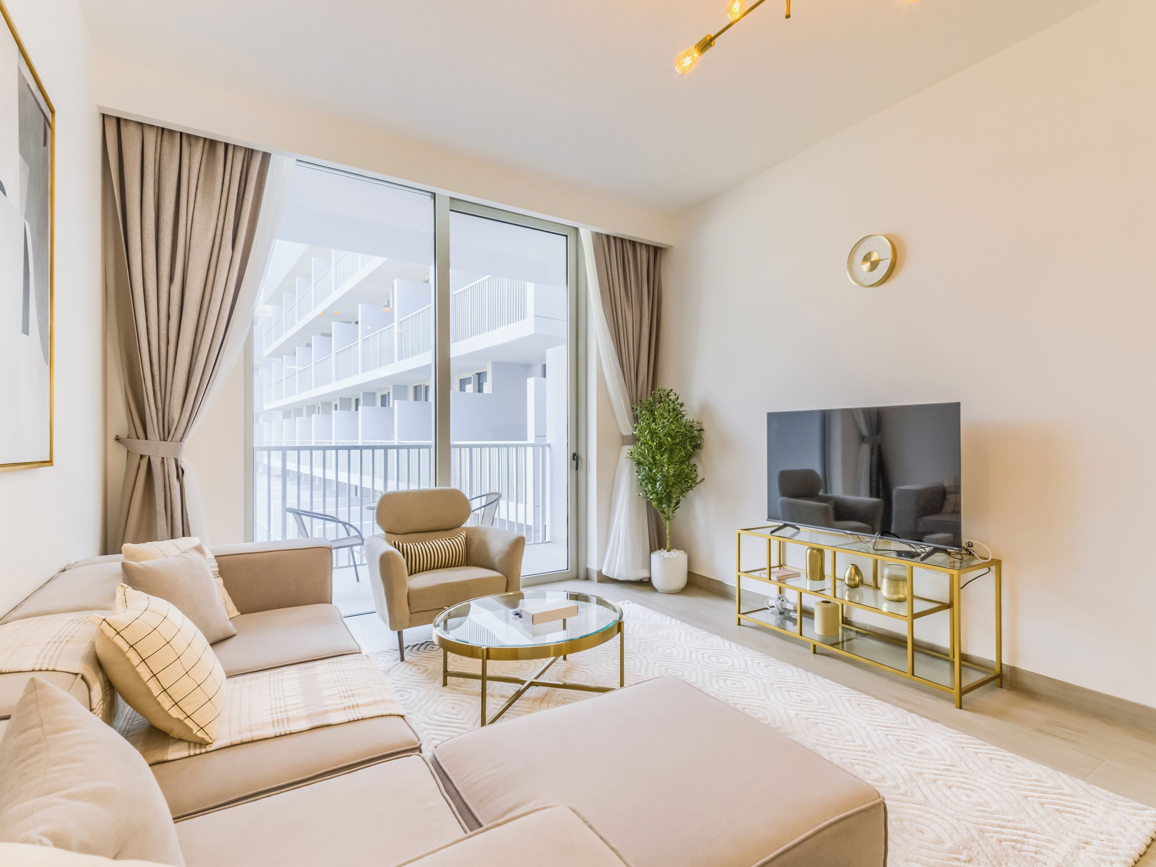 Deluxe Apartment, Balcony, City View | Living area