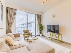 Deluxe Apartment, Balcony, City View | Living area